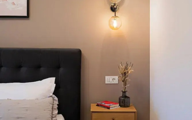 Loggia & Luxe 5BR Penthouse in Universitatii Area