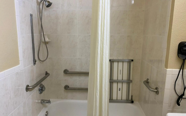 Red Lion Inn & Suites IAH Airport East