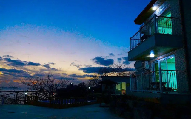 Byeonsanbando Badajeonmangdae Pension