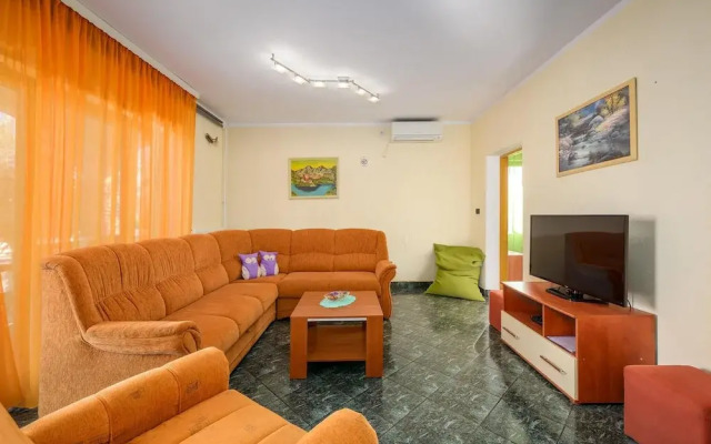 Stunning Home in Fazana With Wifi and 3 Bedrooms