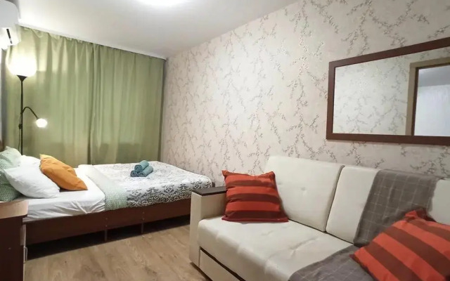 Диван и чемодан на Красном проспекте 59