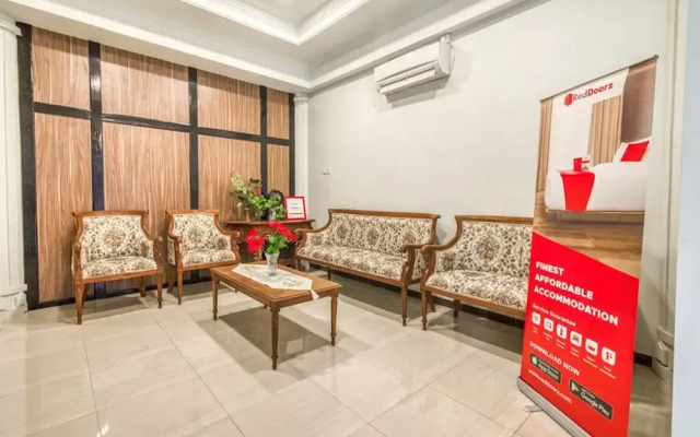 RedDoorz Plus near Akademi Kepolisian Semarang 3