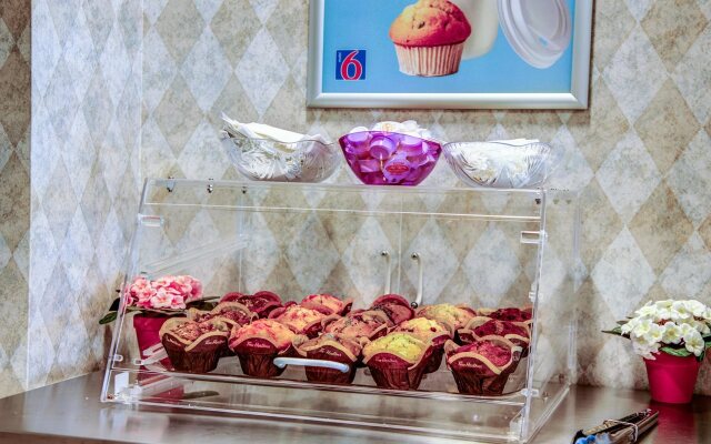 Motel 6 Huntsville, ON