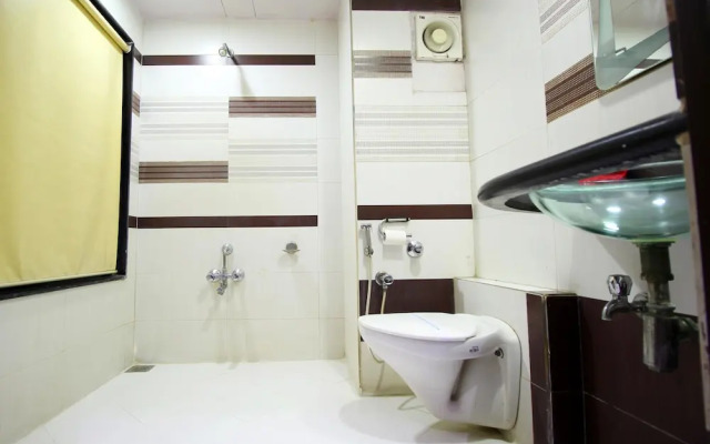 OYO 900 Marshall The Grand Hotel