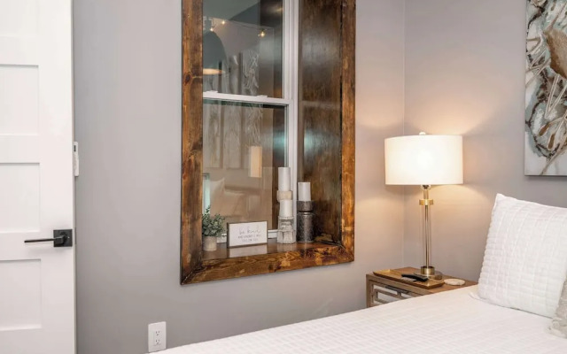 Luxury Mt. Adams Retreat Apt 1