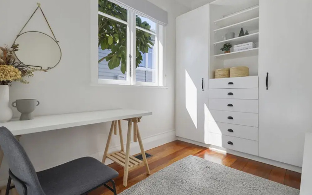 Grey Lynn - Grandeur - Cafe Lifestyle