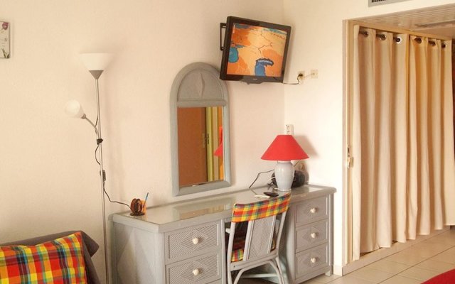 Studio in Le Gosier, With Wonderful sea View, Enclosed Garden and Wifi - 30 km From the Beach