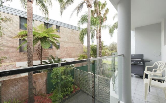 9 Cirrus at Fingal Bay