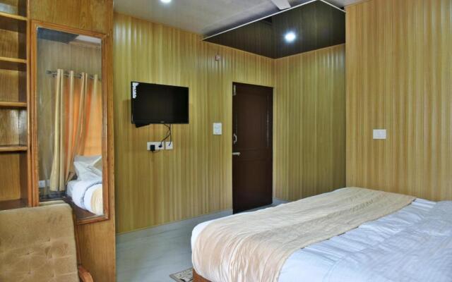 OYO 8455 Hotel Akash
