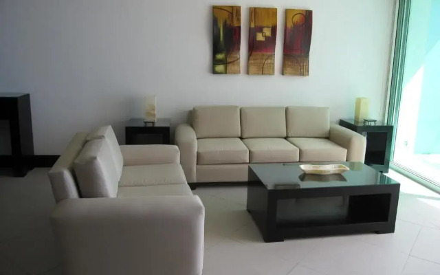 Bay View Grand Marina 1605 Sur
