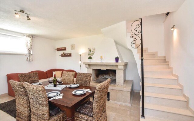 Amazing Home in Pucisca With 3 Bedrooms, Wifi and Outdoor Swimming Pool