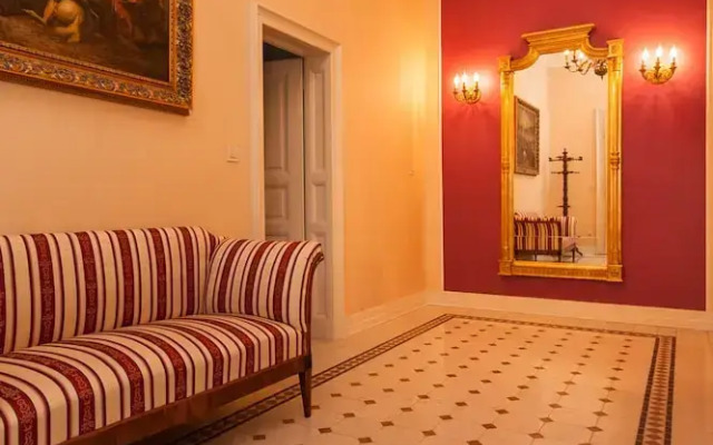 Filip Palace Luxurious Apartment