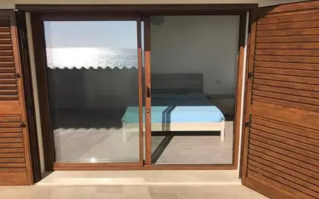 Sunshine Luxury Seafront House - S'arena Scoada