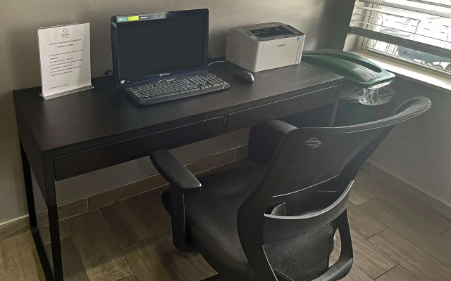 Quality Inn & Suites Cincinnati Sharonville