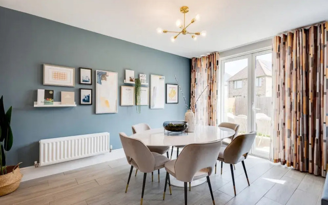 Stylish 4-br House - Free Parking Nice Garden