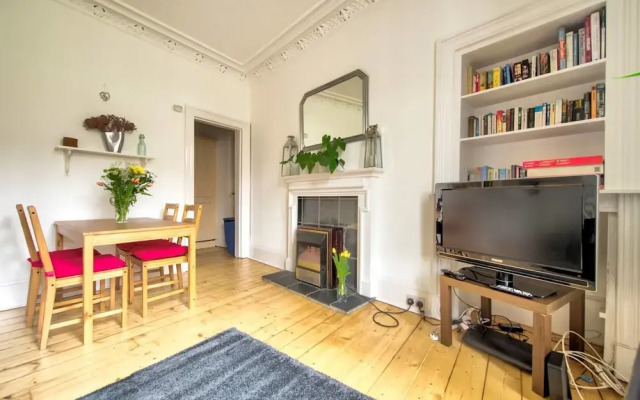 Victorian Apartment in Lively Marchmont