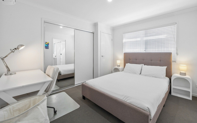 Bright 3-bed Home Near Maroochydore Beach