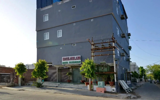 OYO 13903 Hotel Trivana