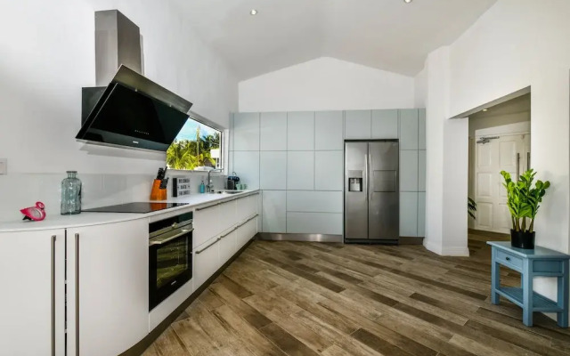 Ocean View! Fully Renovated Villa, Private Pool!