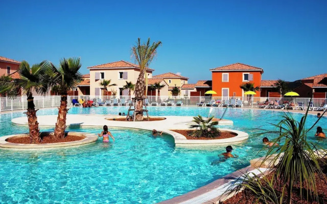 Semi-detached Home in Mediterranean Style, With Nice AC
