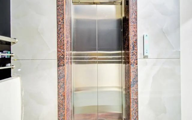 Fabhotel Lexus Grand