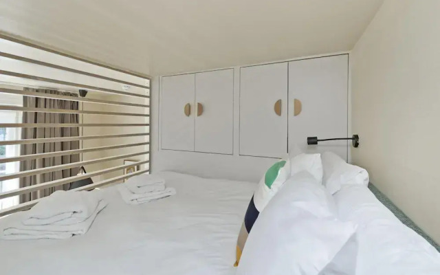 Superb Mezzanine Apartment Near Regent s Park