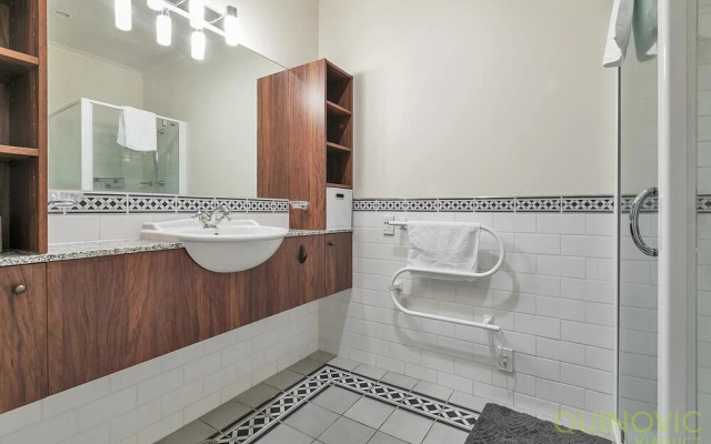 Qv Spacious Waterfront Apartment - 791