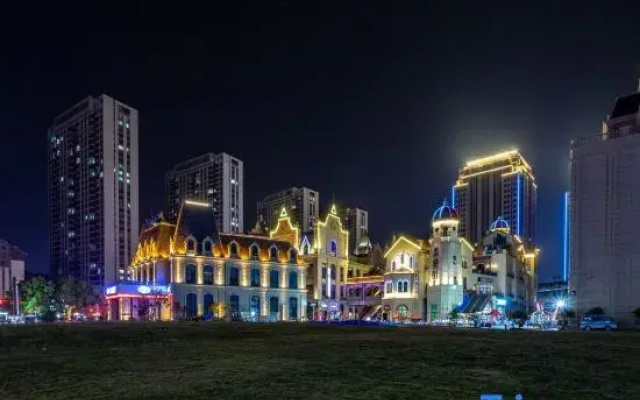 Lanju Homestay (Greenland Yingjiang Century City Yun Gongguan)
