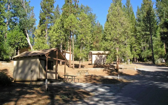 Yosemite Lakes River Yurt 22