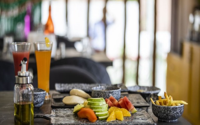 HUE GUH The Porto Candolim
