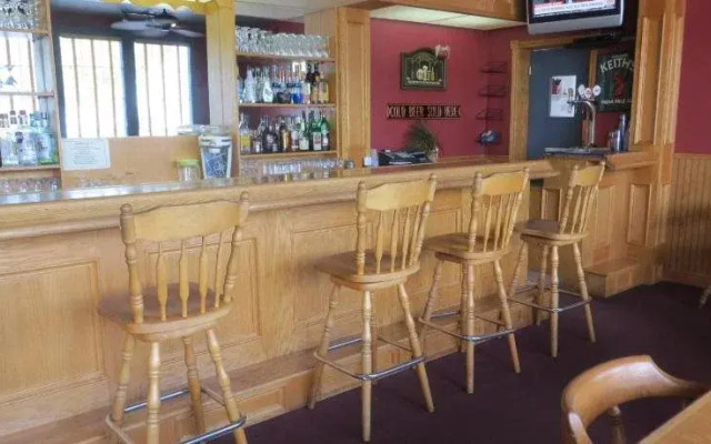 Parkland Village Inn
