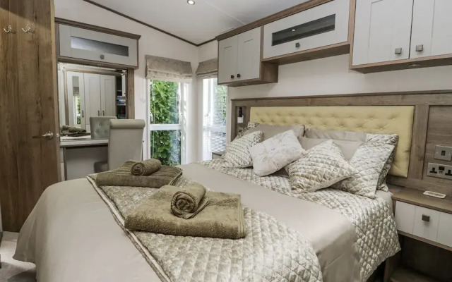 Lilac Lodge
