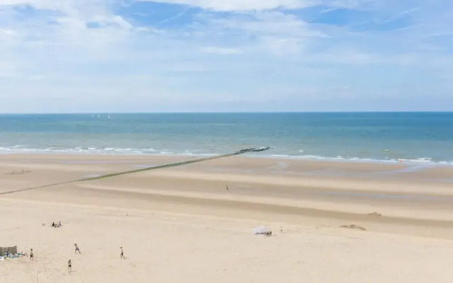 Apartment in Zeedijk With Sea View