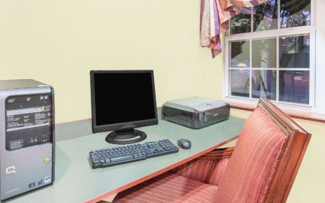 Beckley East Microtel Inn / Suites