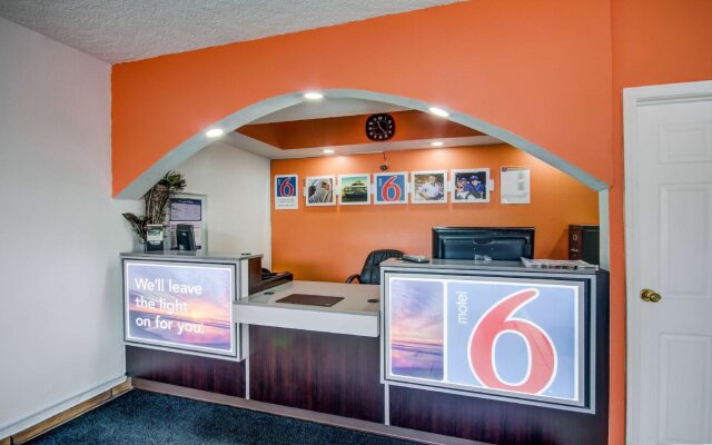 Motel 6 Somerset