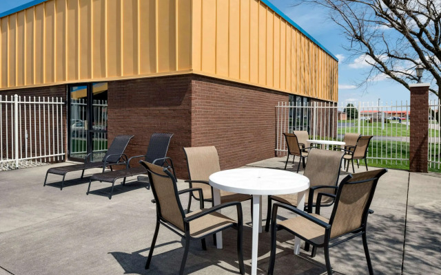 Baymont by Wyndham Muncie Near Ball State University