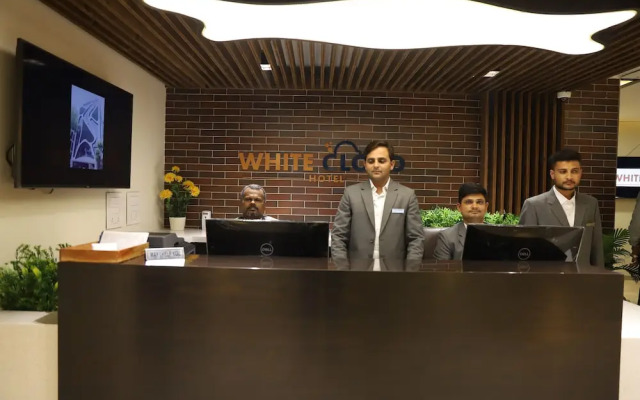 Hotel White Cloud
