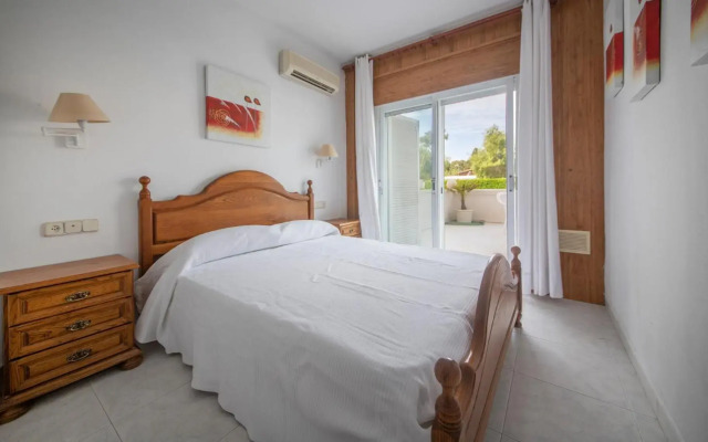 R126 Beachfront Apartment Sant Salvador