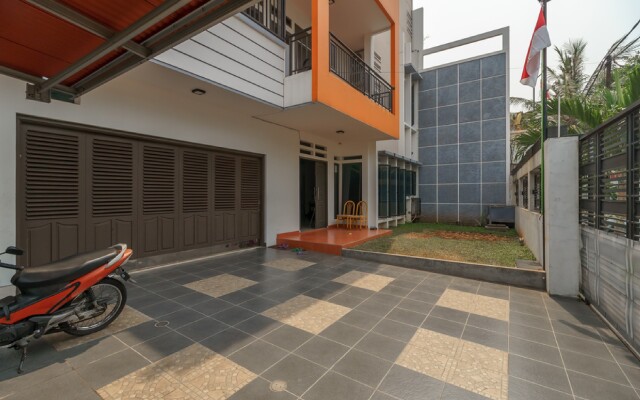 RedDoorz Plus @ Tanjung Duren