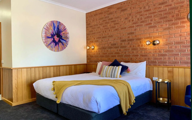 Golden River Motor Inn