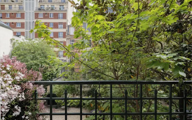 Paris Mozart Prestige Residence