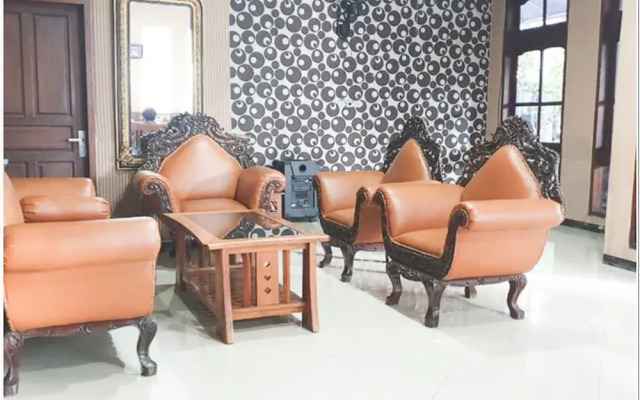 RedDoorz near Bojonegoro Train Station