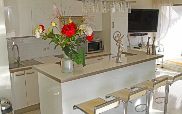 Suites in Cannes Center Sea View