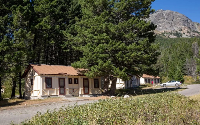 Rising Sun Motor Inn and Cabins - Inside the Park
