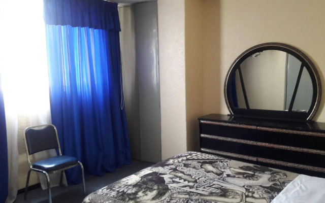 Hotel Polly
