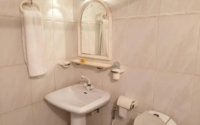 Hotel Sareena Residence