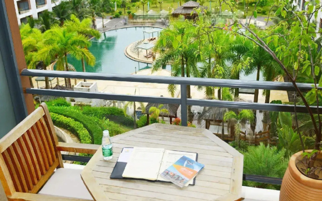 Xinglong Old Banyan Hotel