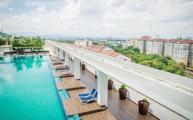 One Amerin Mall & Suites