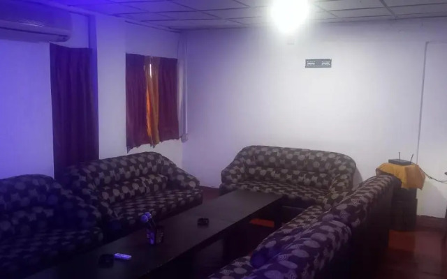 Hotel Lions Den & Lions D Restaurant