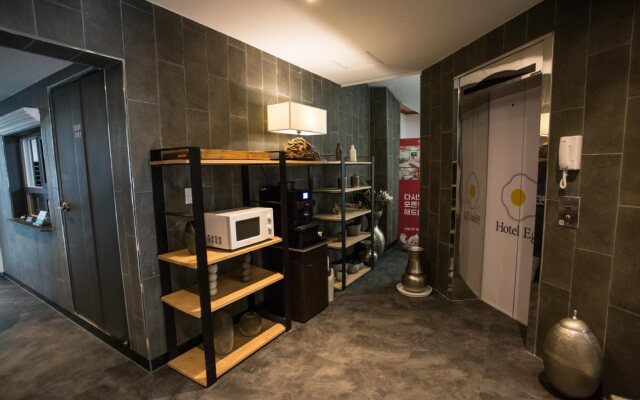 Hotel Egg